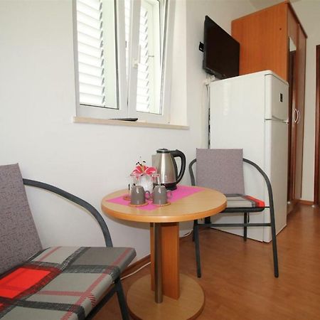 Private Accommodation Carevic ドゥブロブニク エクステリア 写真