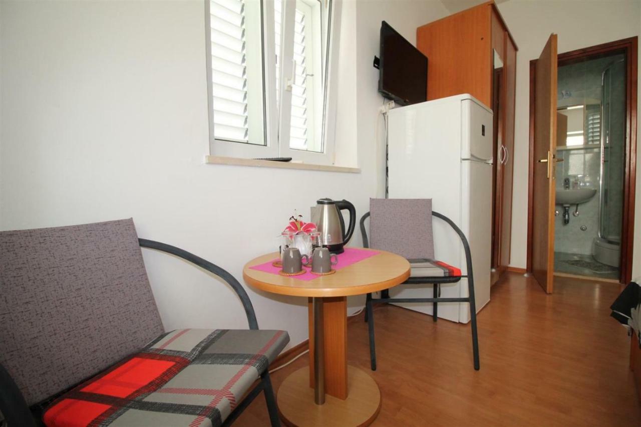 Private Accommodation Carevic ドゥブロブニク エクステリア 写真
