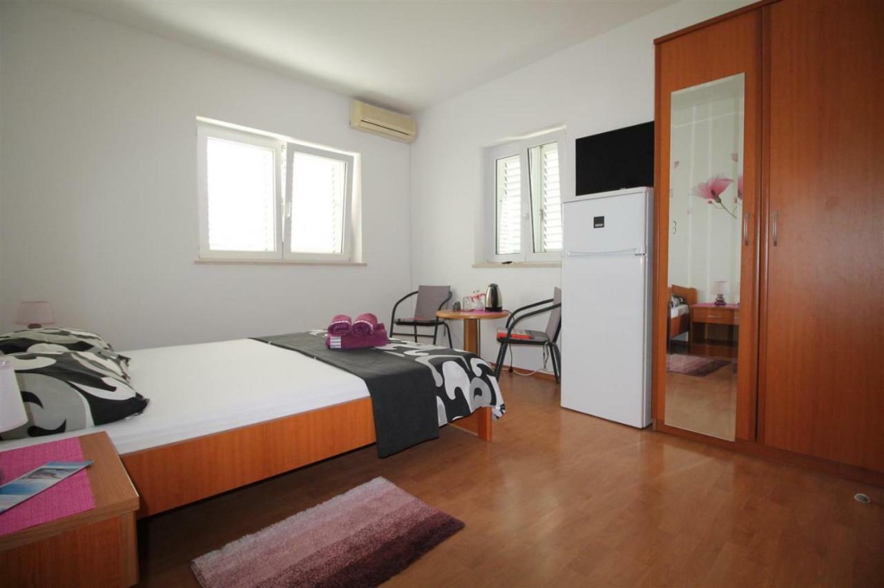 Private Accommodation Carevic ドゥブロブニク エクステリア 写真